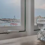 Seafront Apartment In Valletta