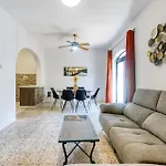 Lovely & Spacious Home Close To The Beach By 360 Estates