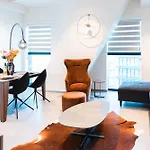 Luxury Little Gem Mercury Tower With Rooftop Pool By Arcobnb
