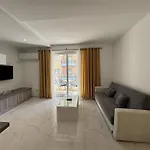 New Luxury 2 Bed With Patio Near Aquarium