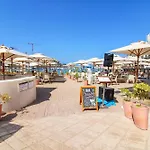 Designer - 60 Seconds To The Beach I Free Parking!