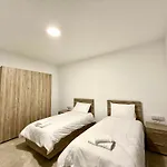 New Penthouse! Walking Distance To The Three Cities By Sf Homes
