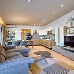 Beautiful Penthouse With Pool And Terrace