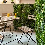 Top Amazing Luxury Maisonette With Back Patio
