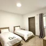 New Apartment! Walking Distance To The Three Cities By Sf Homes