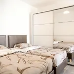 Luxury 3 Bedroom Apartment In Sliema - Walk To Beach & Dining