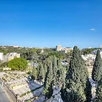 Modern, Central 2-Br Apt With Valletta View