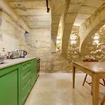 Room In Guest Room - Medieval Room Near Mdina