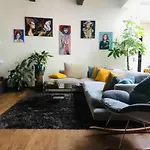Rooftop Heated Jacuzzi, Fireplace, A Unique Home!