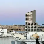 4, Bridgeview Court