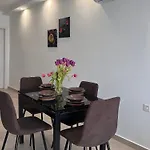 Willa Court - 3 Bdr Maisonette & 2 Bdr Apartments