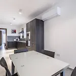 New Modern 1 Bedroom Penthouse