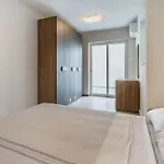 New Modern 1 Bedroom Penthouse