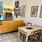 Stylish Boutique Duplex Apartment Home - Orange - 2 Double Bedrooms