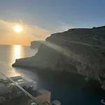 Xlendi - Seafront 2 Bedroom Apartment, Fully Air-Conditioned And Equipped With All Amenities
