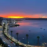 Amber Seaview - Two Bedroom Apartment With Seaview!