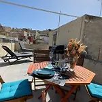 Magnificent Sea View Penthouse Cospicua - Happy Rentals