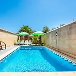 4 Bedroom Holiday Home With Private Pool