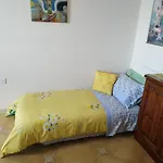 Joseph 2 Stylish Flat With Open Views, Just 4Km From The Airport Or Beach