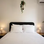 Cosy And Modern 2 Bedroom Apartment Sbor1-1