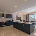 Magnifica Gozitan Villa Pool And Jacuzzi - Happy Rentals