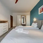 Modern & Central Apartment Near St Julian By Jl