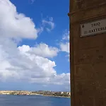 Valletta Townhouse Near Upper Barrakka Gardens