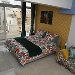 Designer 5 Star Garden Penthouse Hot Tub Marina Skyline