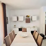 Belmonte Heights - Luxury 3 Bedroom Apartment