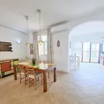 V86 - The 2 Bedroom Central Spot