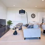 High-Rise Elegance 18Th Floor Apartment With Stunning Sea Views