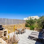 Si-Ku Holiday Home With Private Pool And Hot Tub