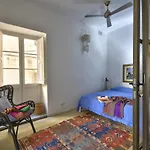 Bright 1Br Townhouse With Sea View