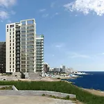 Seaview Apartment In Fort Cambridge, Sliema