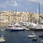 Entire Senglea Seaview Town House