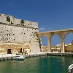 Fort St Angelo Mansions, Harbour Views Apartment