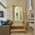 Charming Valletta 1 Bedroom Apartment Off Republic Street Sleeps 4