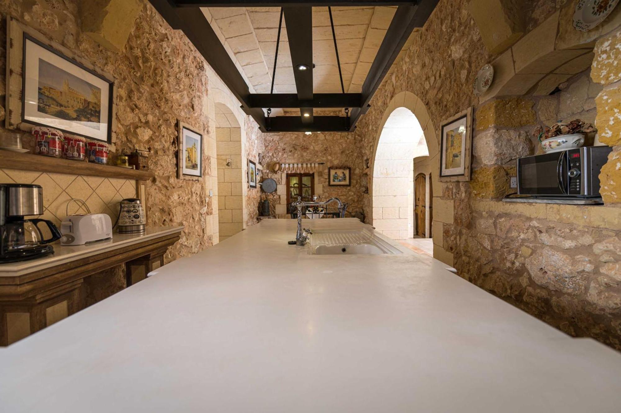 3 Bedroom Farmhouse With Private Pool In Zebbug Gozo Hébergement de vacances *
