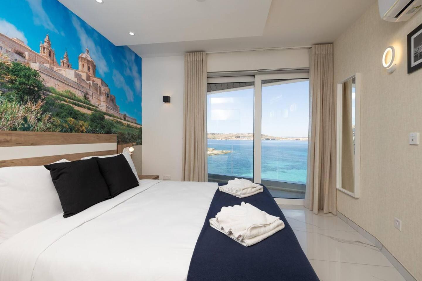 Ivory Seafront With Views!- Fl 19 By Homely