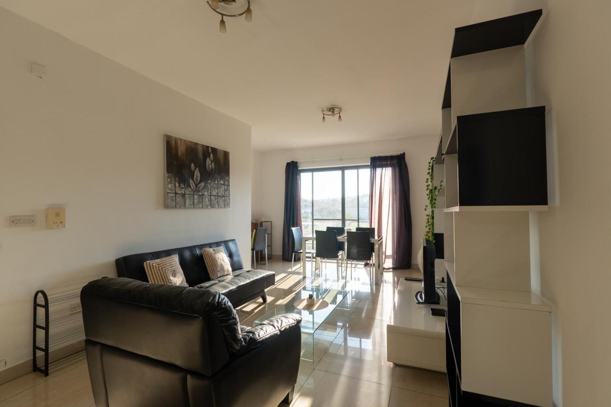 Spacious Ensuite Bedroom - Gzira