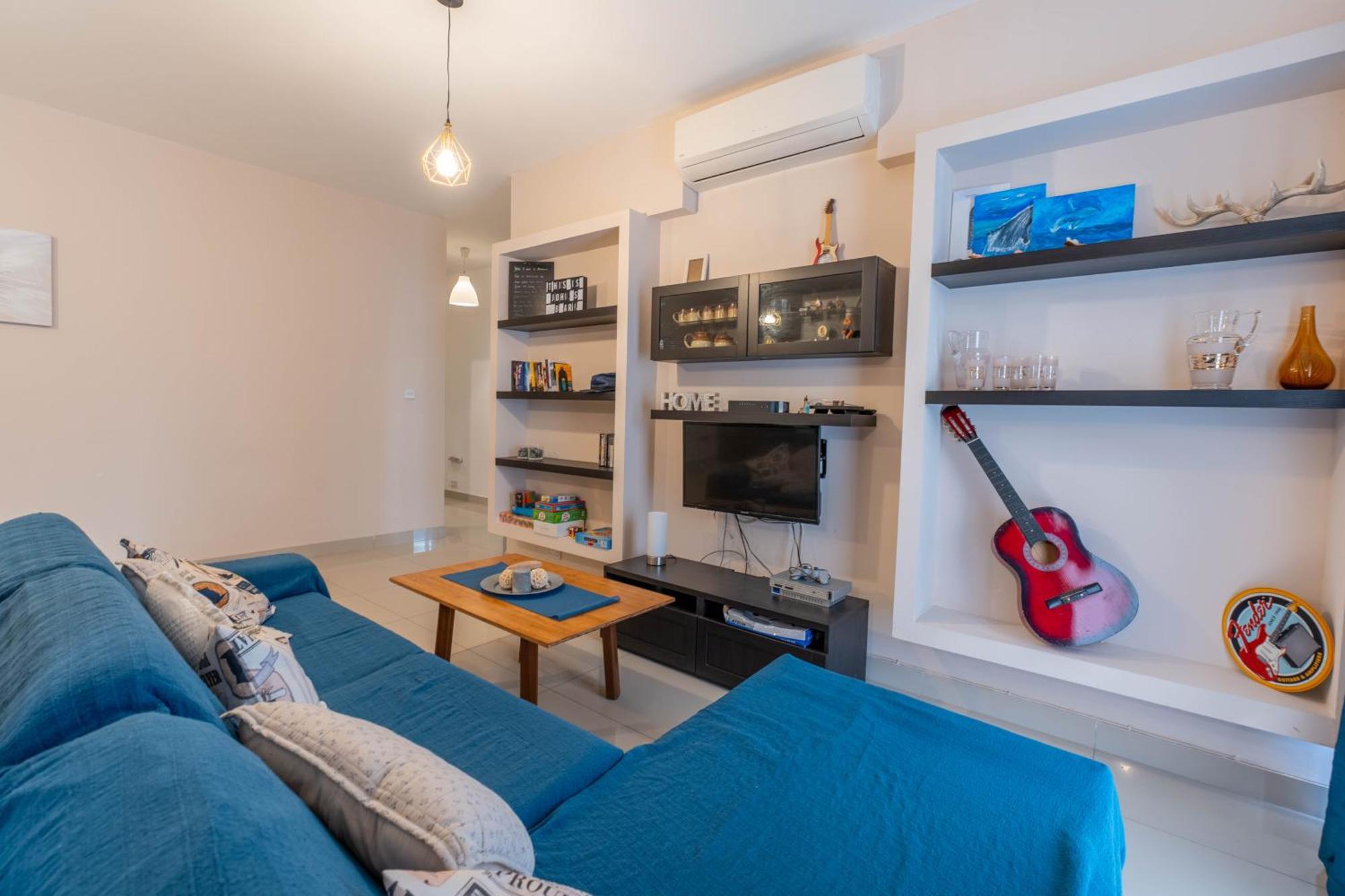 Spacious With Balcony Bbq & Games - Sleep 6 By Quicktrips *