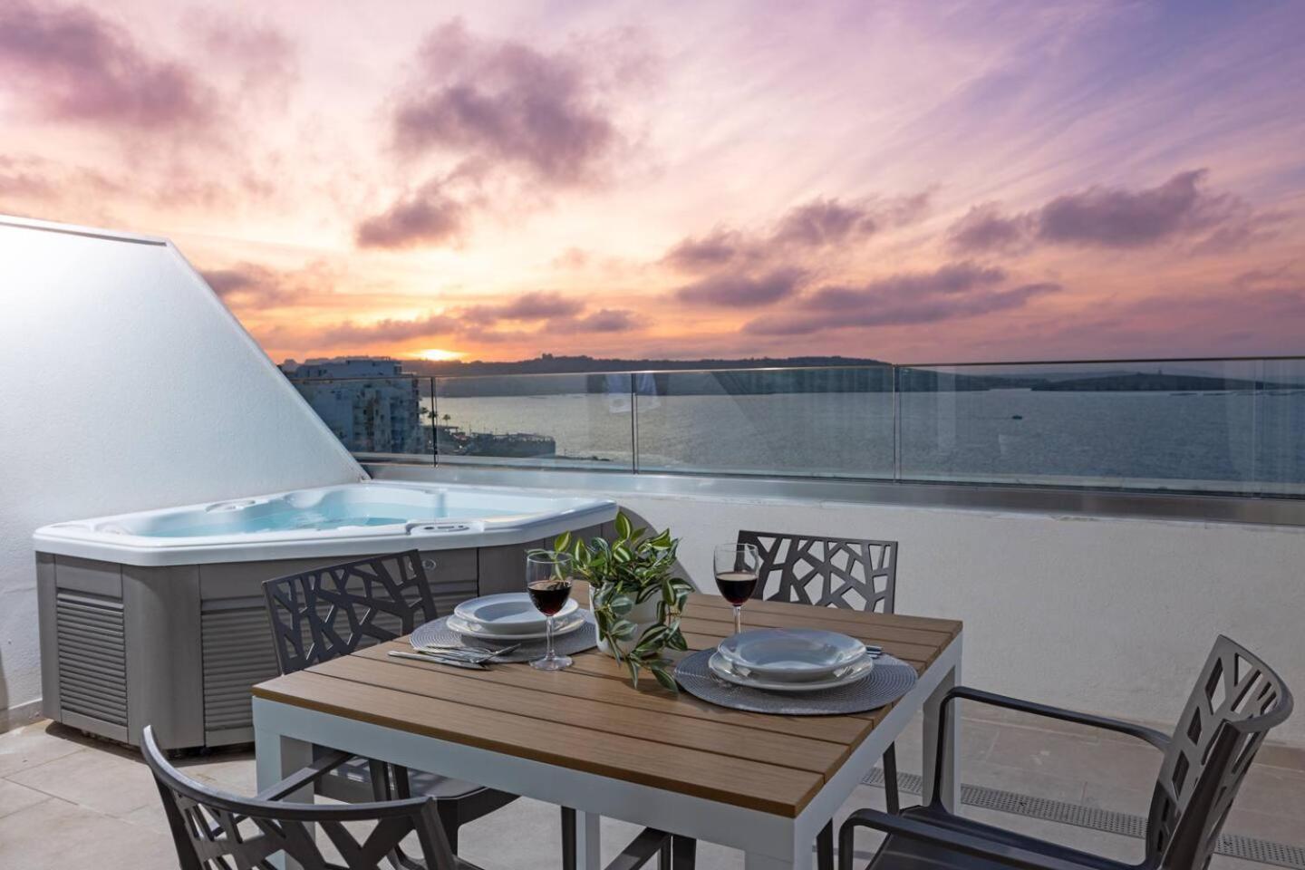 Ivory Penthouse W Hot Tub By Homely! * St Paul's Bay