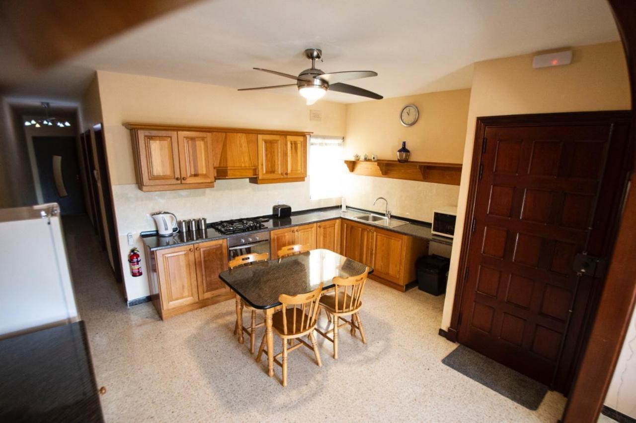 Appartamento 5 Mins Away From The Beach. St. Paul's Bay
