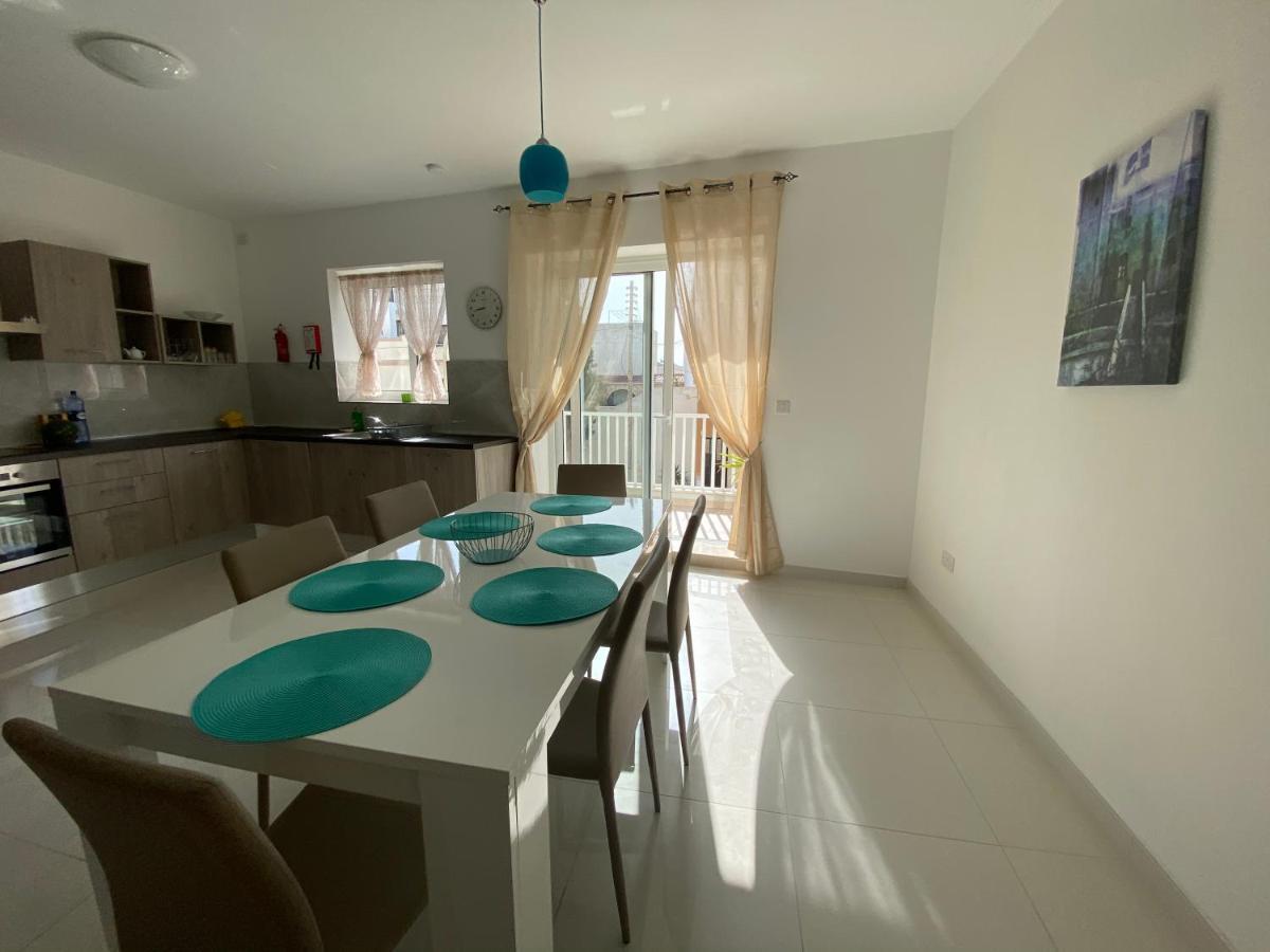 Sunshine - Modern Three Bedroom - No 2