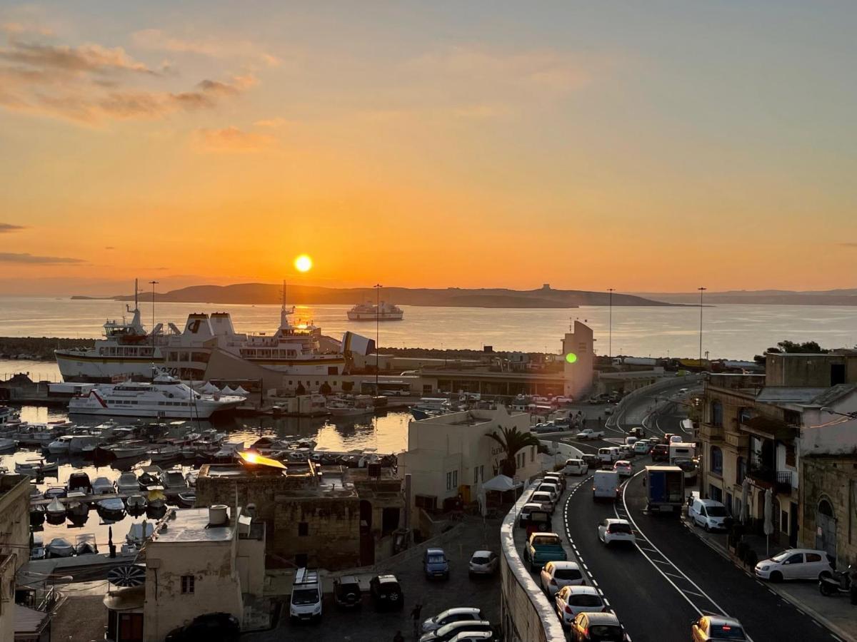 Apartament Seafront With Balcony Overlooking Marina Għajnsielem