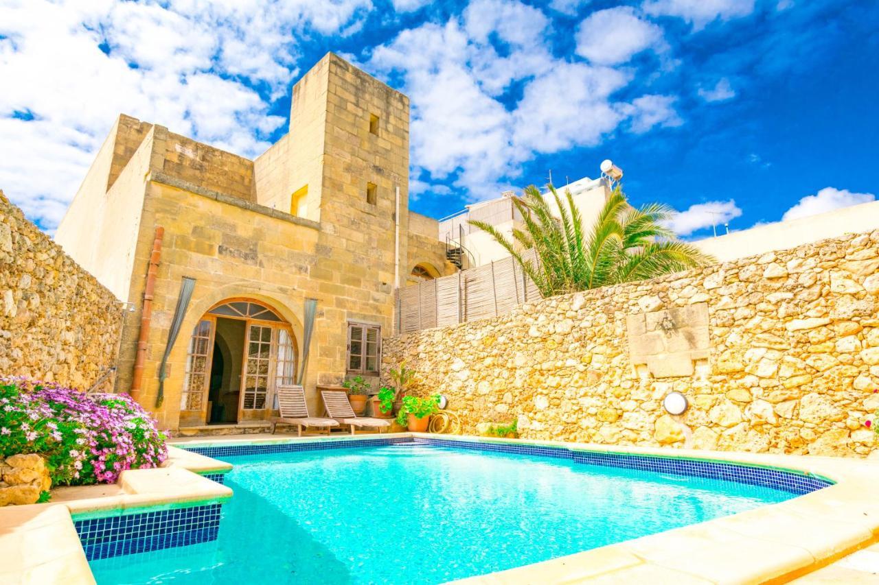 Stunning 3 Bedroom With Pool