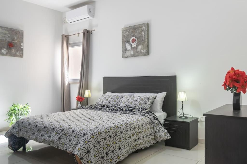 Апартаменты Modern Apt. Close To The Square *