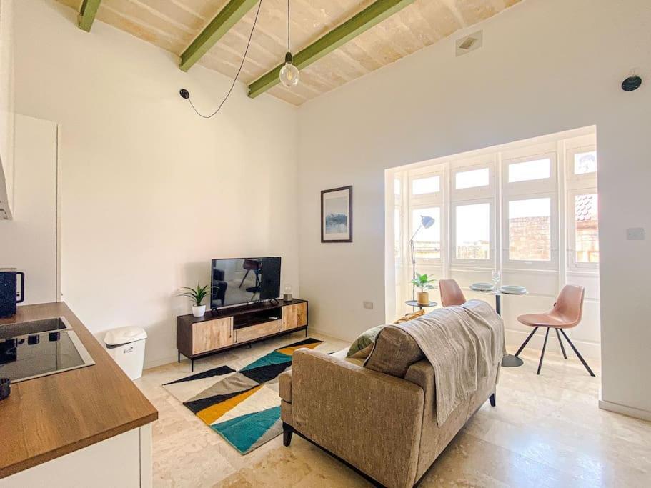 Designer Furnished - Entire 1b By Solea Apartment Sliema
