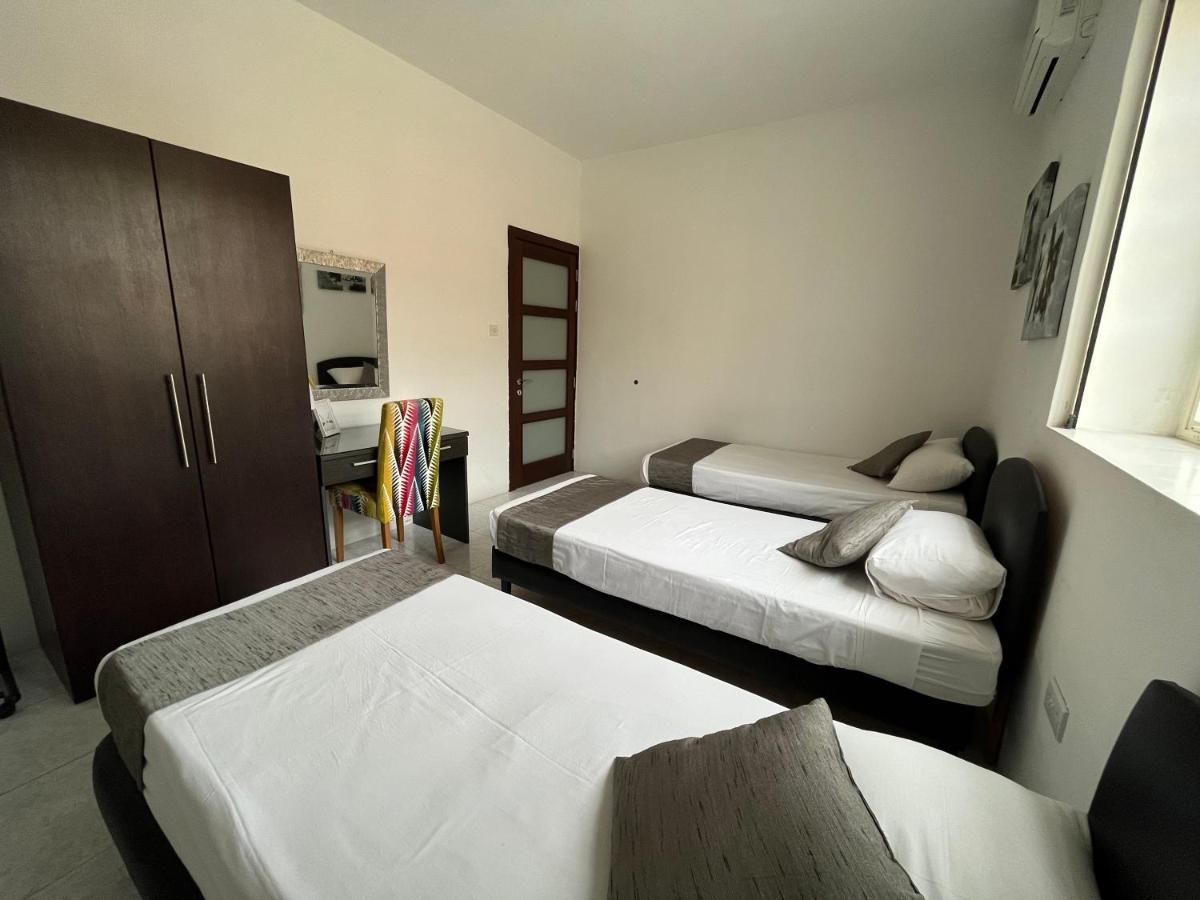 Ubytování v soukromí New Aurora 3, Huge Private Bedroom En-suite