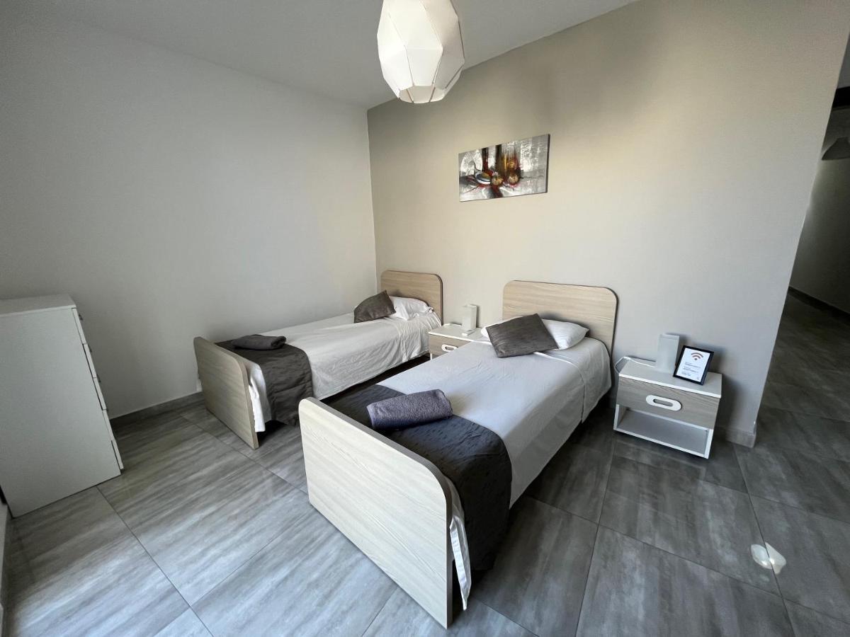 F7 3, Private Bedroom Two Single Beds Shared Bathroom In Shared Flat Habitación en casa particular Msida